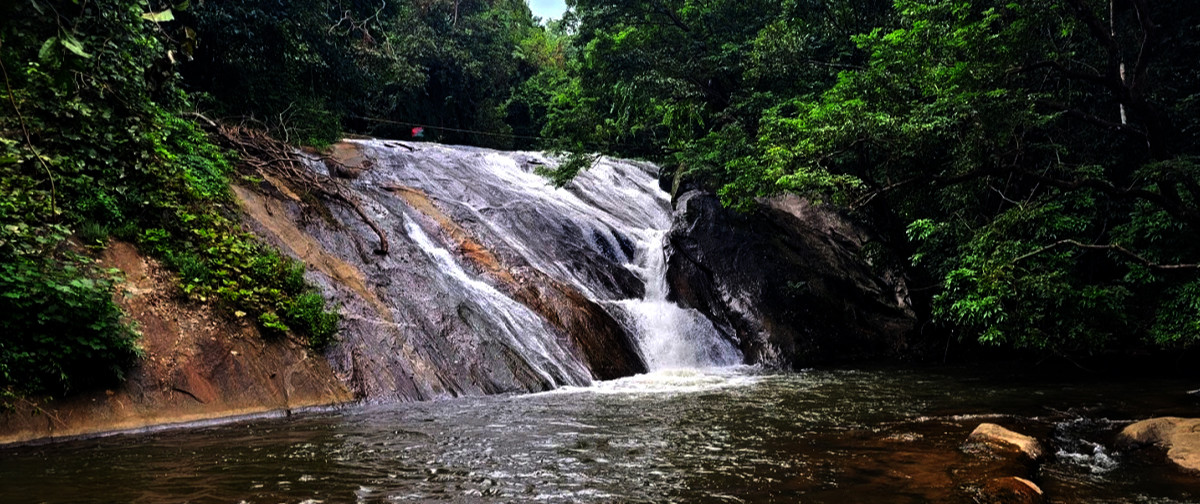 Dhoni Waterfalls